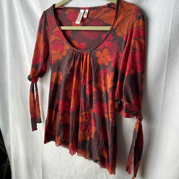Daisy & Clover Red and Black Floral Short Sleeve Blouse Size S - Picture 2 of 8